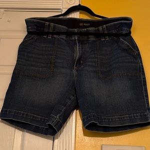 Women’s Lee Jean Shorts size 18 M Regular Fit Mid Rise